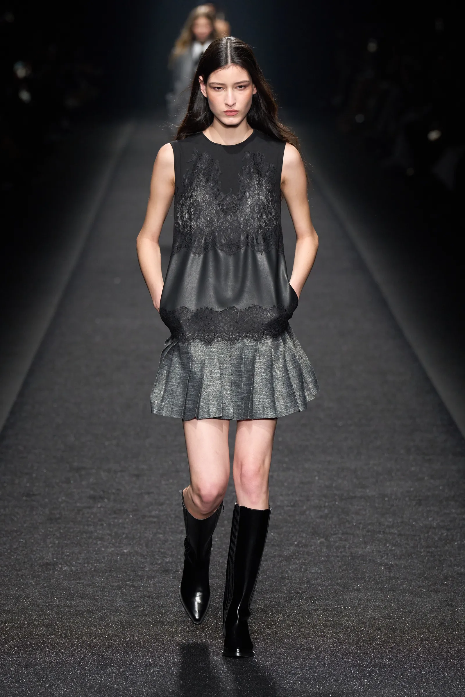 Queda de Alberta Ferretti 2024 2025 Runway Revista (7)