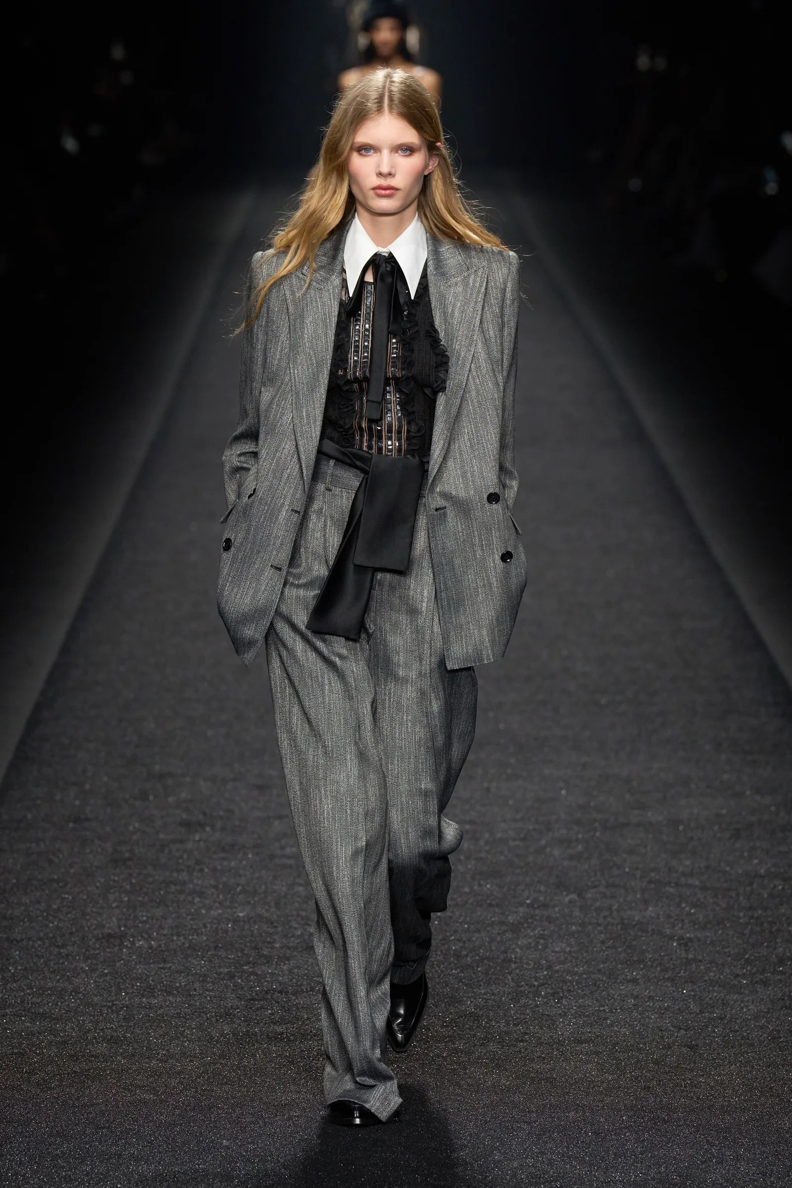 Queda de Alberta Ferretti 2024 2025 Runway Revista (8)