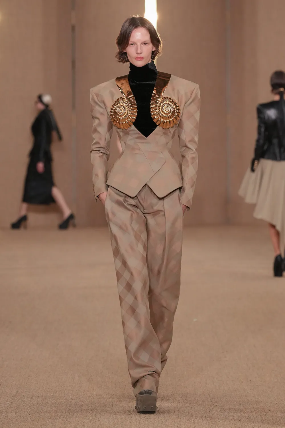 Balmain Automne 2024 Balmain Automne Hiver 2024 2024 Runway Magazine (14)