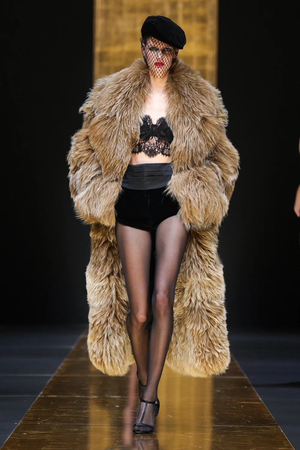 Dolce Gabbana Fall Winter 2024 2025 Runway Magazine (10)
