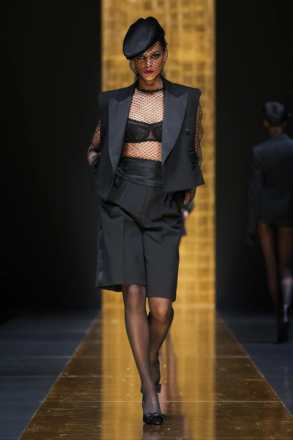 Dolce Gabbana Fall Winter 2024 2025 Runway Magazine (26)