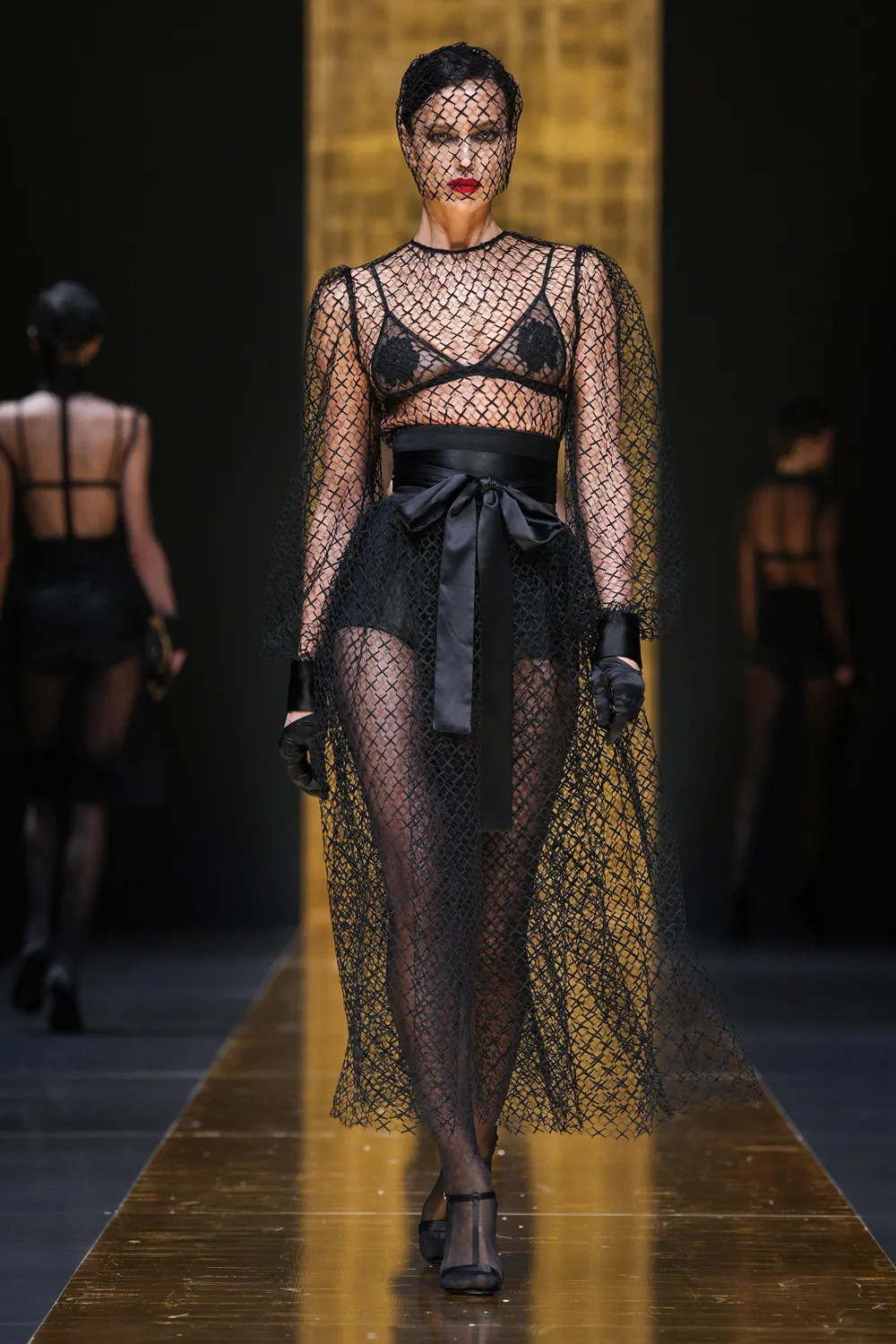 Dolce Gabbana Fall Winter 2024 2025 Runway Magazine (39)