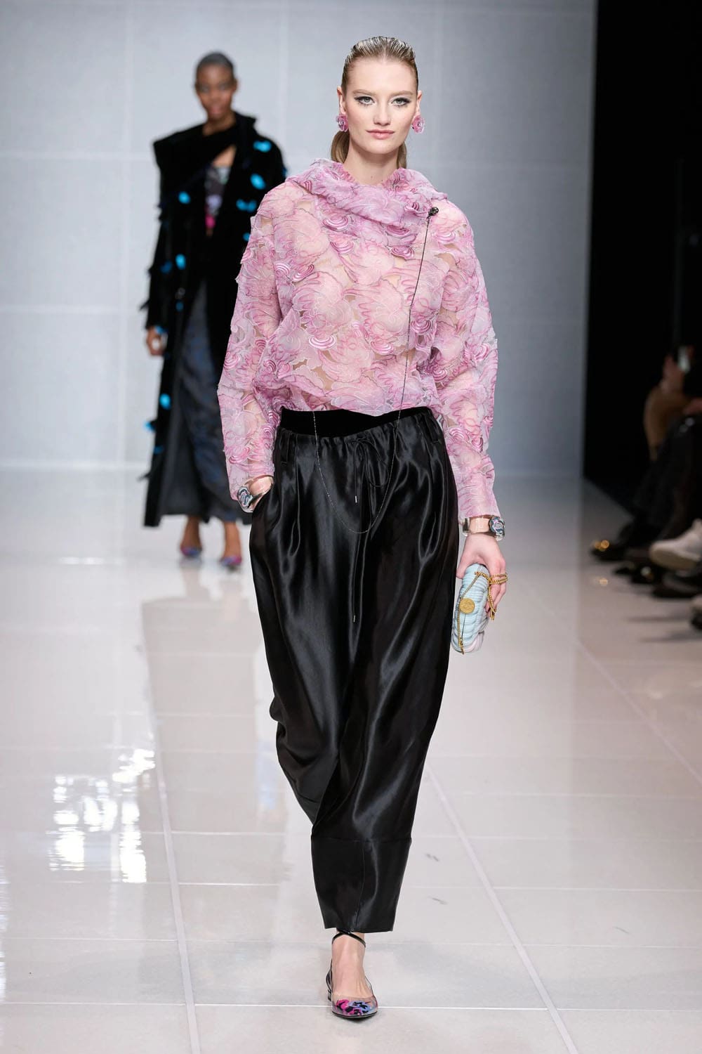 Giorgio Armani Autunno Inverno 2024 2025 Runway Magazine (31)
