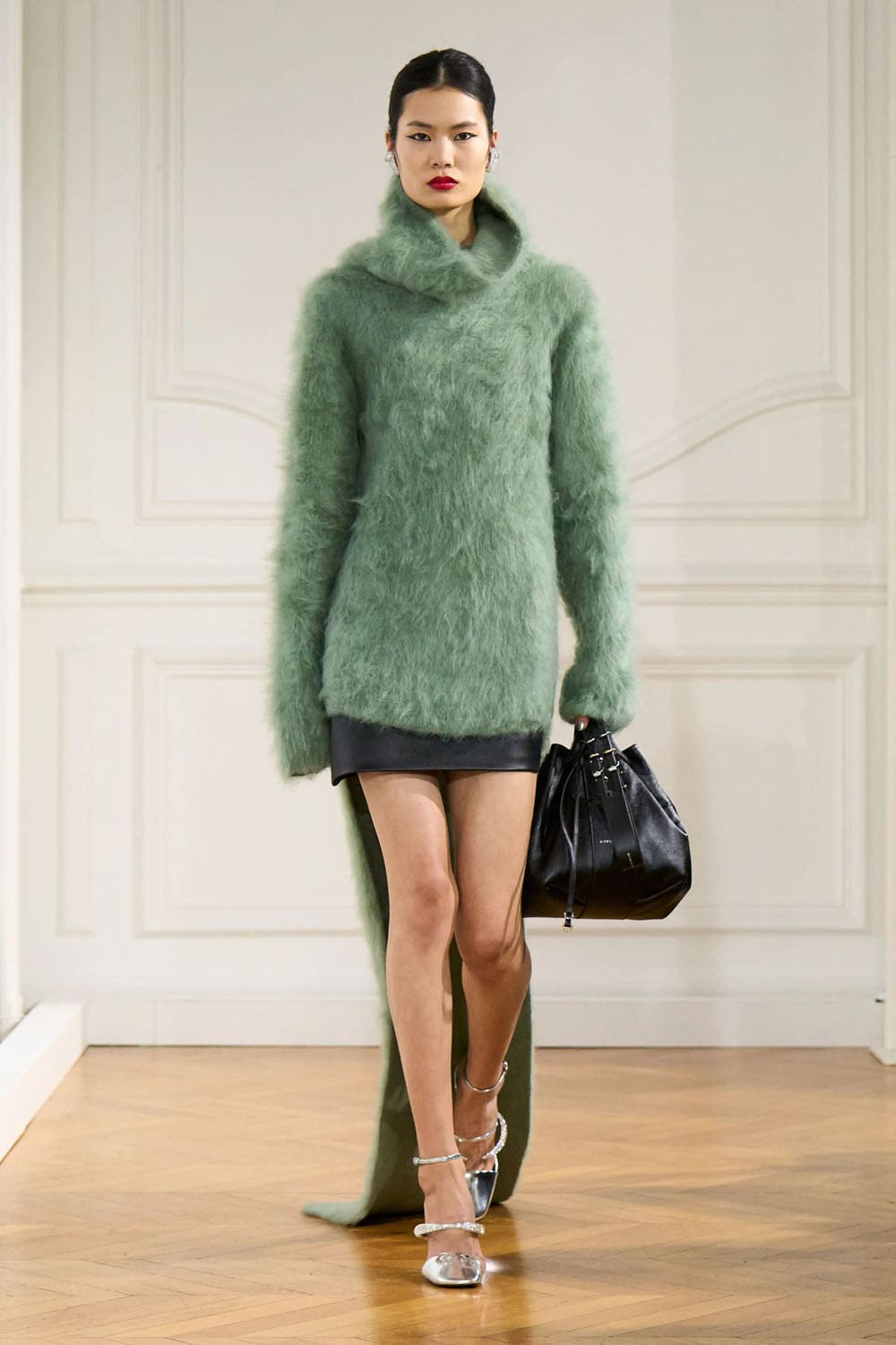 Givenchy Fall 2024 Fall Winter 2024 2025 Runway Magazine (16)