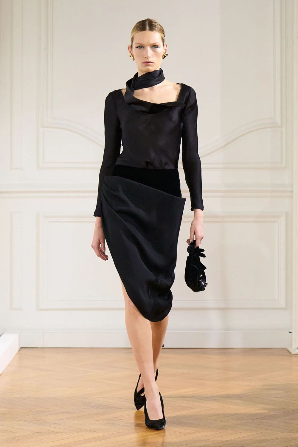 Givenchy Fall 2024 Fall Winter 2024 2025 Runway Magazine (35)