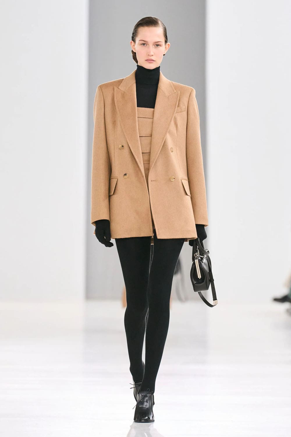 Max Mara 秋冬系列 2024 2025 Runway 杂志(32)