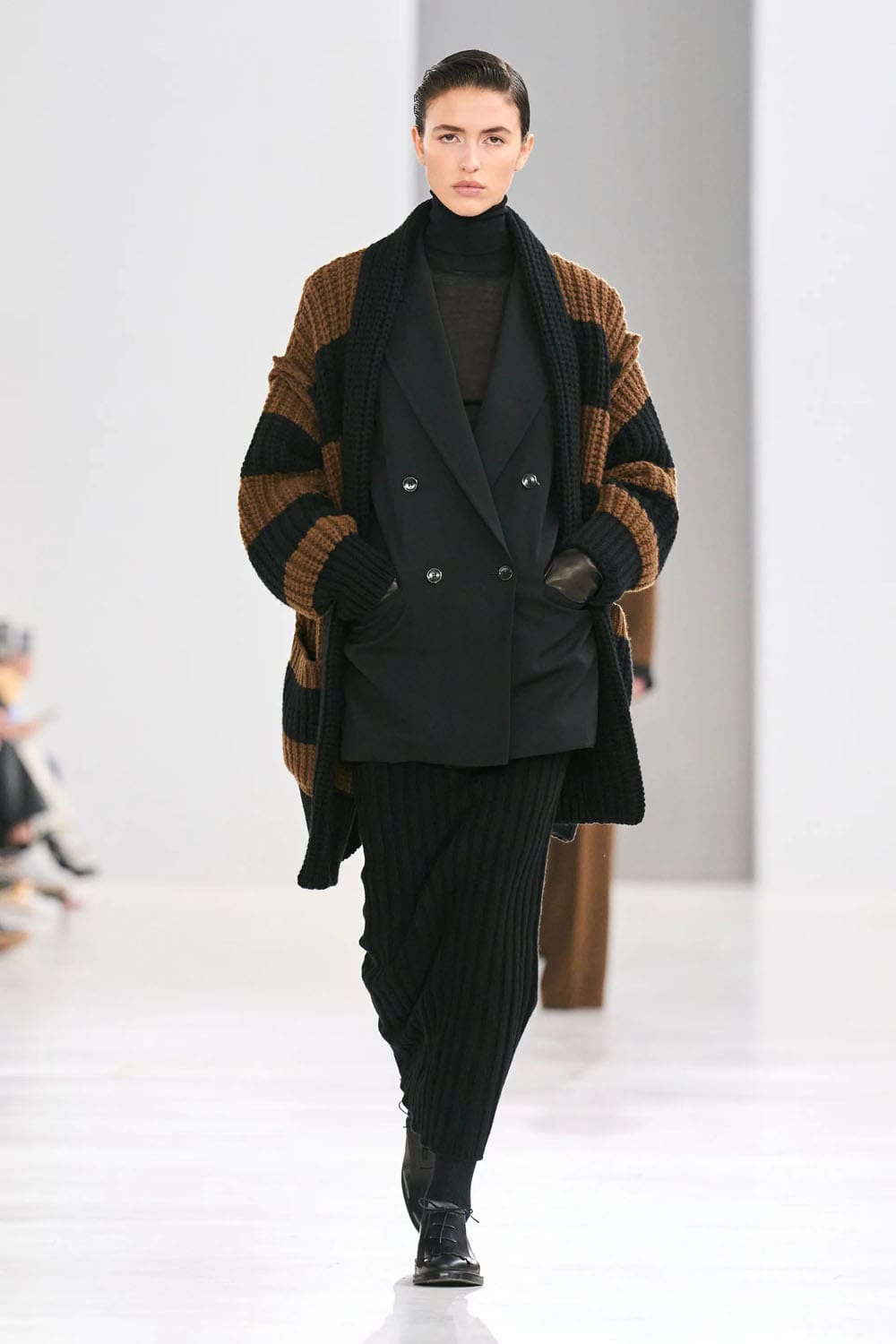 Max Mara 秋冬系列 2024 2025 Runway 杂志(35)