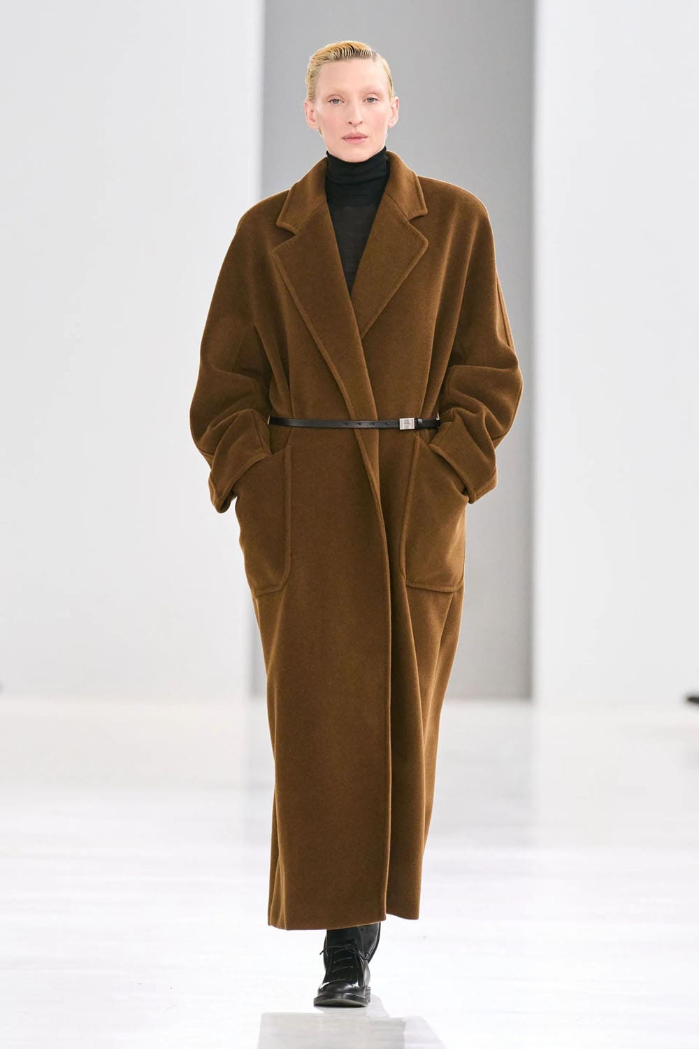 Max Mara 秋冬系列 2024 2025 Runway 杂志(37)