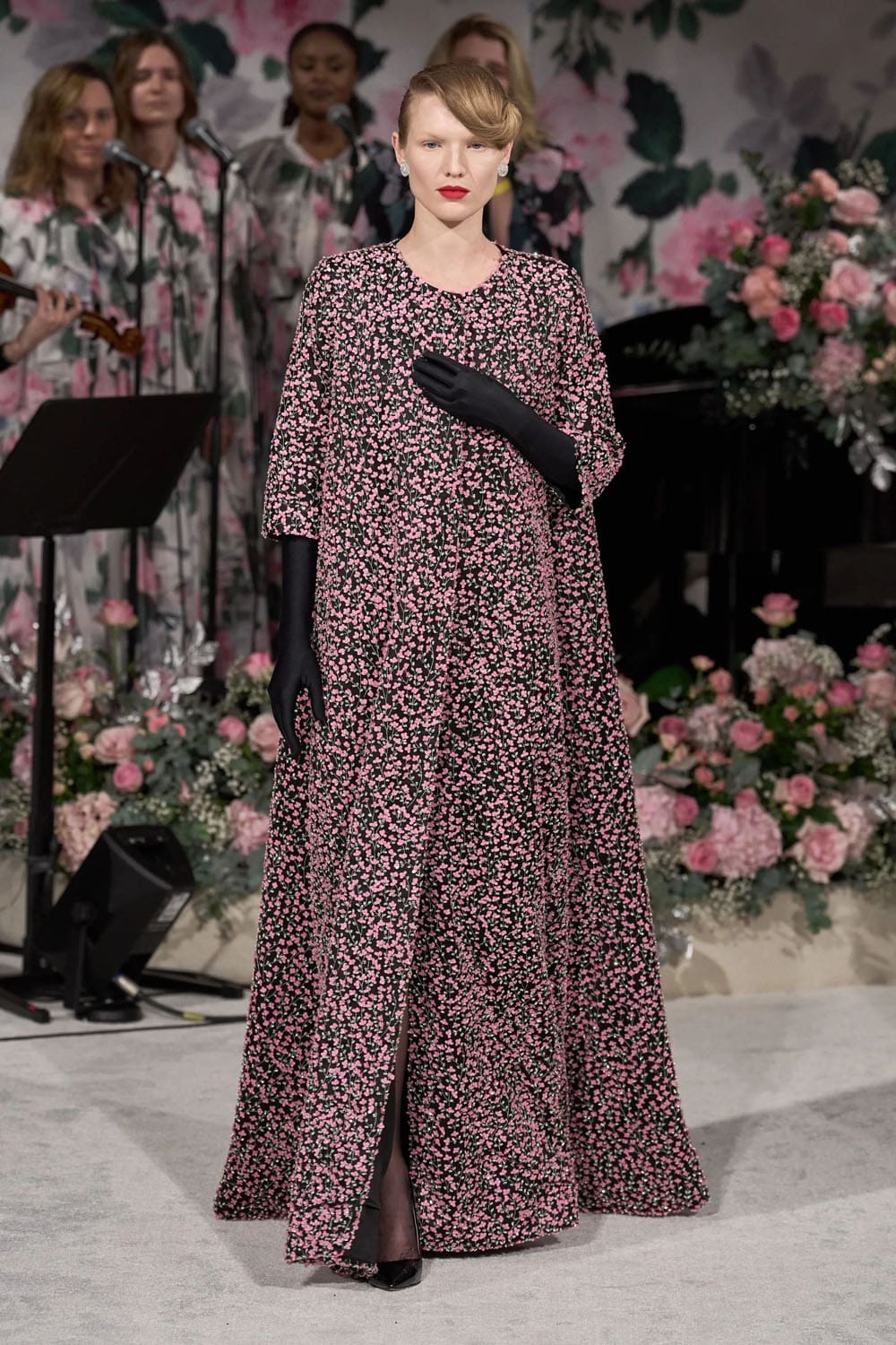 Richard Quinn Fall Winter 2024 2025 Runway Magazine (20)