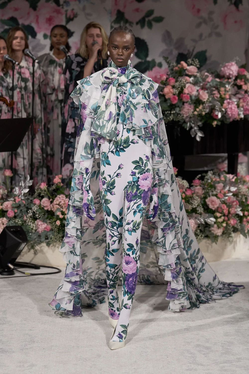 Richard Quinn Fall Winter 2024 2025 Runway Magazine (23)