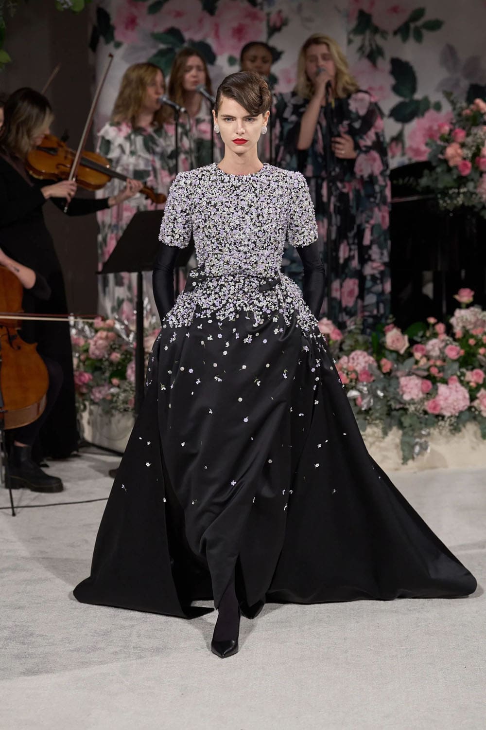 Richard Quinn Fall Winter 2024 2025 Runway Magazine (29)