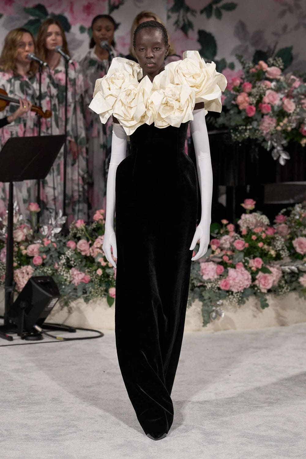 Richard Quinn Fall Winter 2024 2025 Runway Magazine (4)