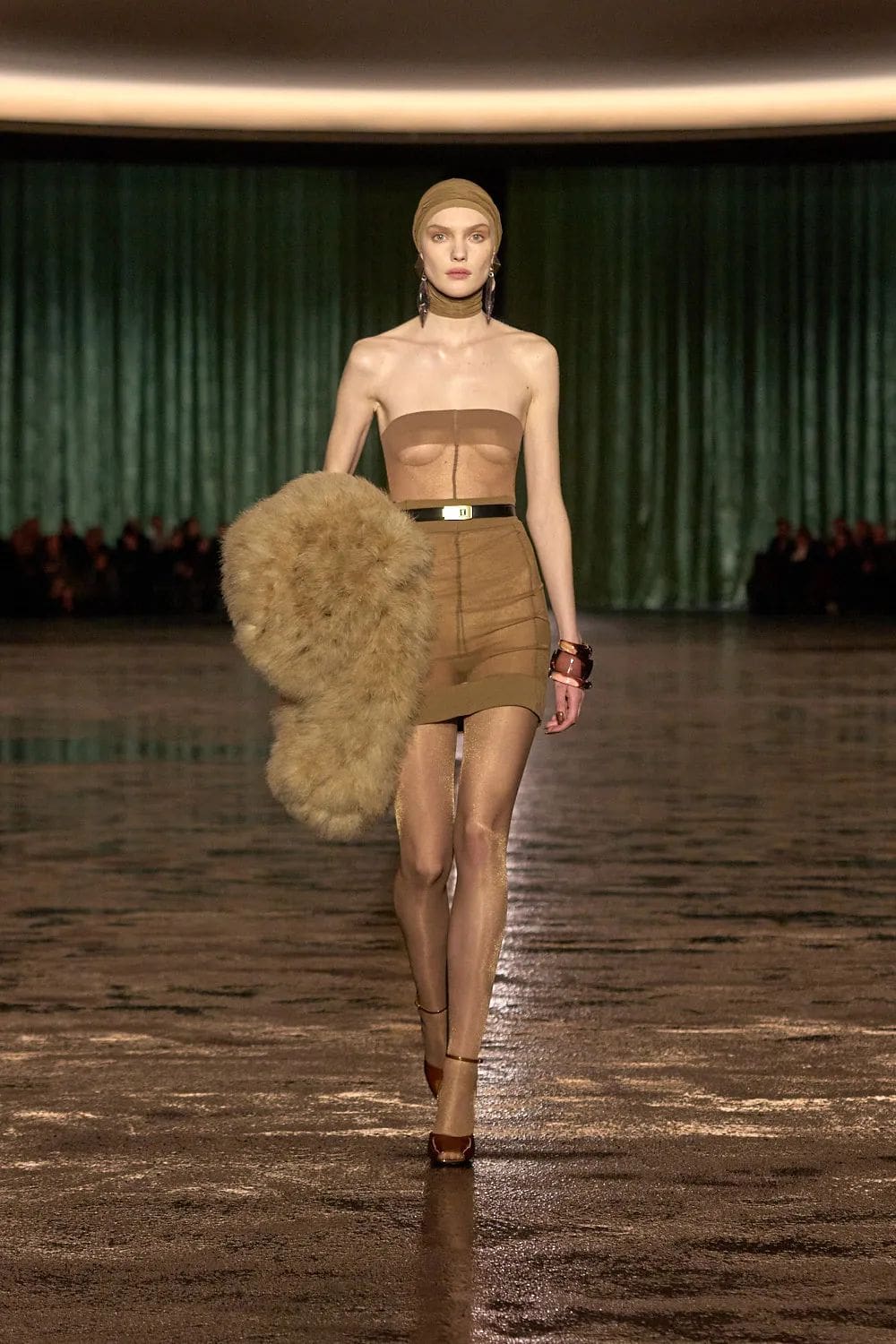 Saint Laurent Fall Winter 2024 2025 Runway Magazine (1)