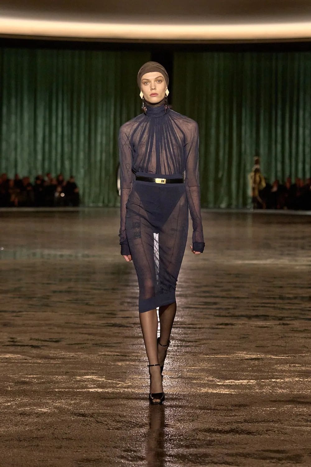 Saint Laurent Fall Winter 2024 2025 Runway Magazine (11)