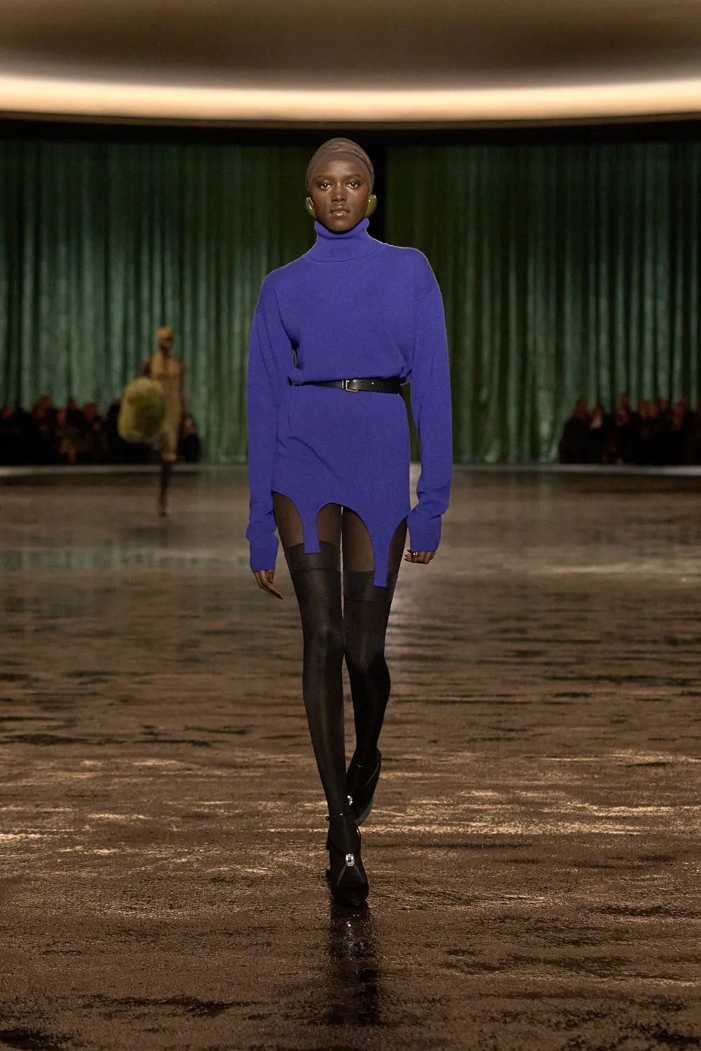 Saint Laurent Fall Winter 2024 2025 Runway Magazine (13)