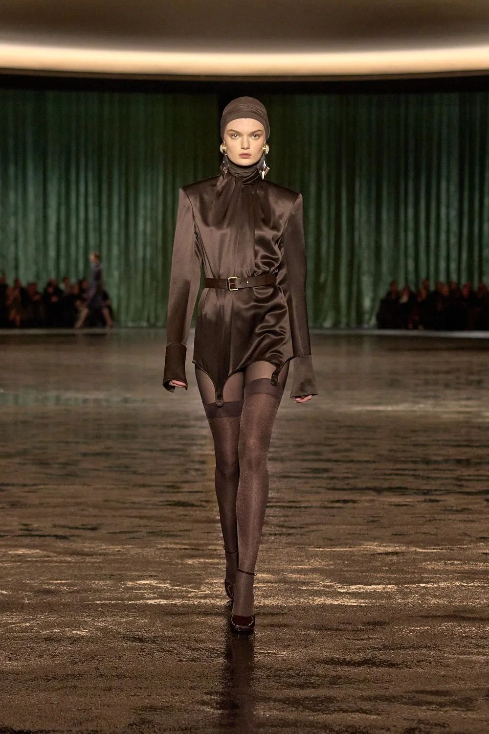 Saint Laurent Fall Winter 2024 2025 Runway Magazine (16)