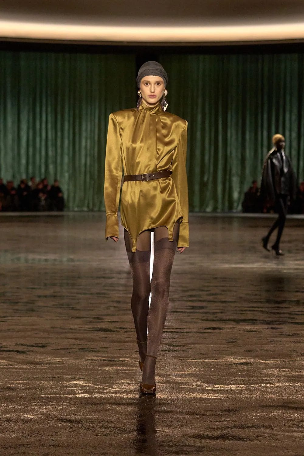 Saint Laurent Fall Winter 2024 2025 Runway Magazine (17)