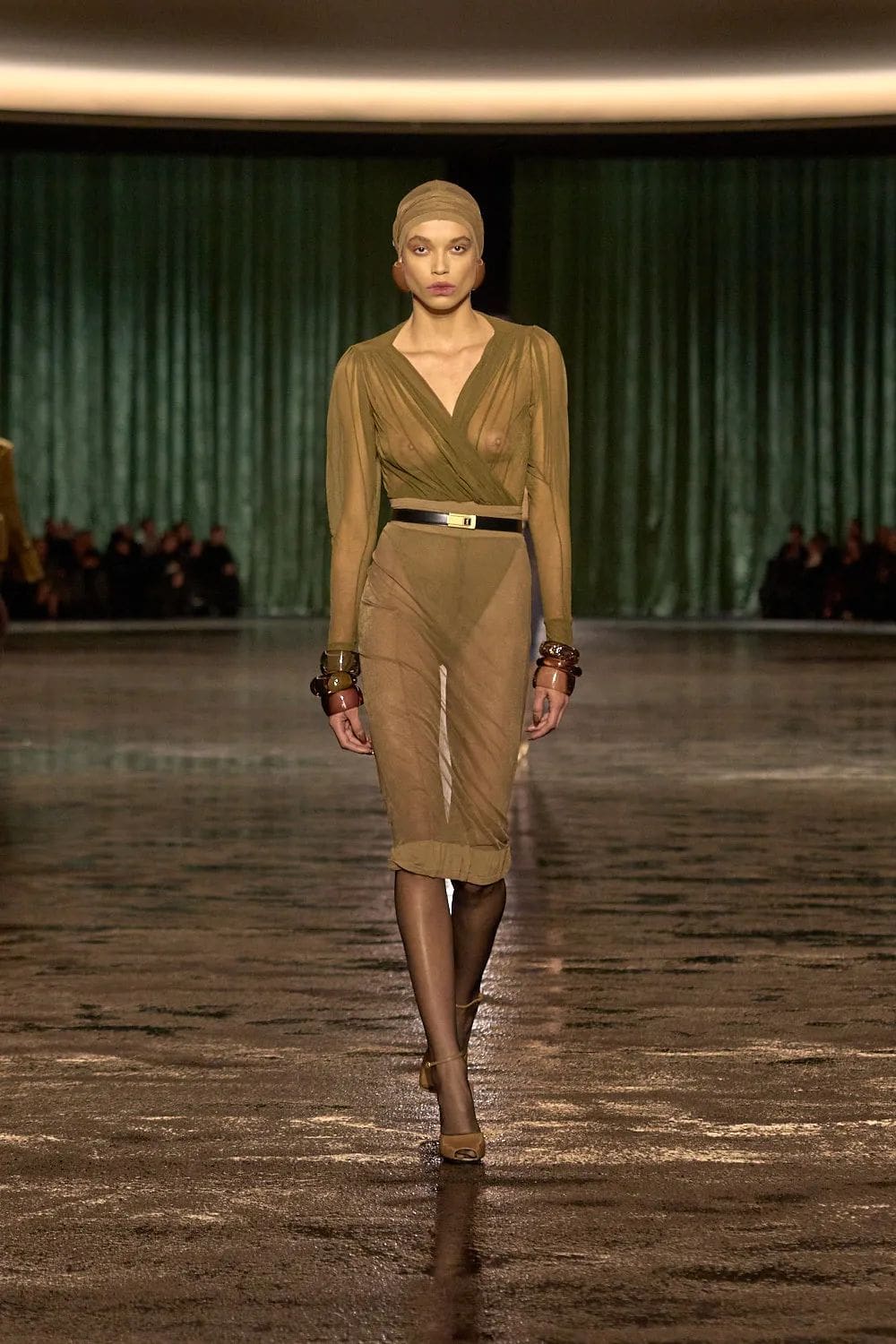 Saint Laurent Fall Winter 2024 2025 Runway Magazine (19)