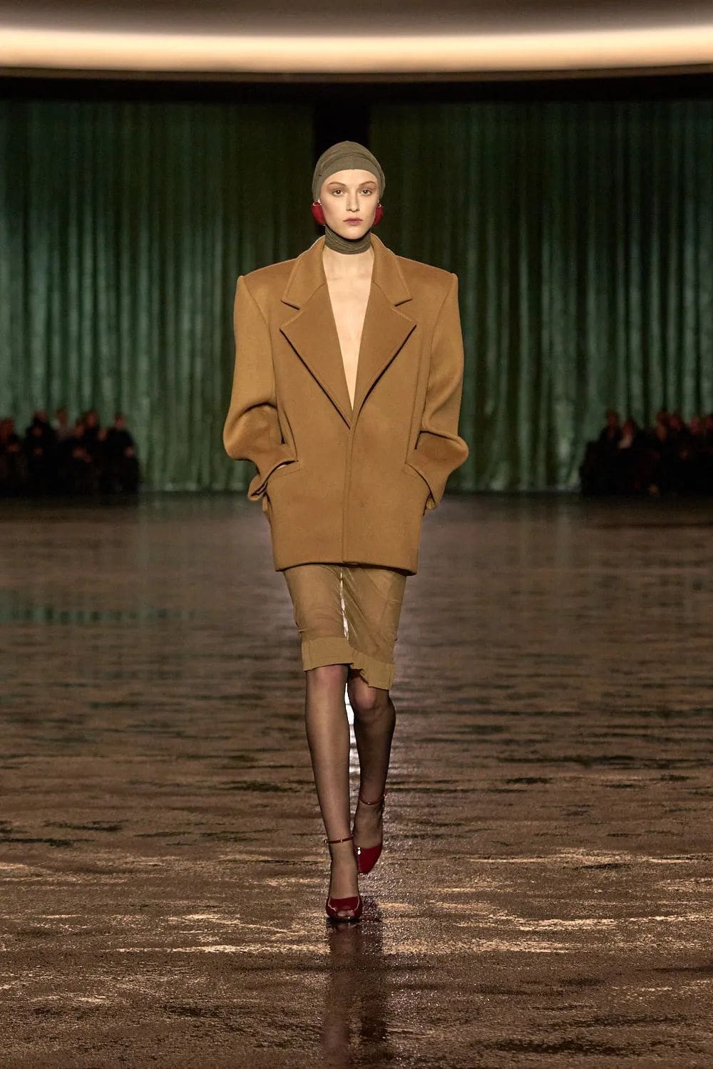 Saint Laurent Fall Winter 2024 2025 Runway Magazine (2)