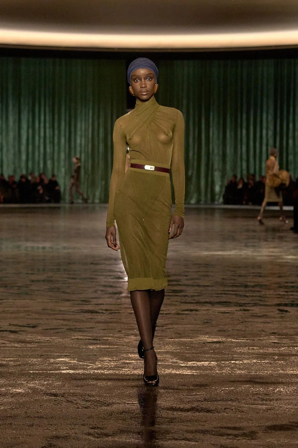 Saint Laurent Fall Winter 2024 2025 Runway Magazine (21)