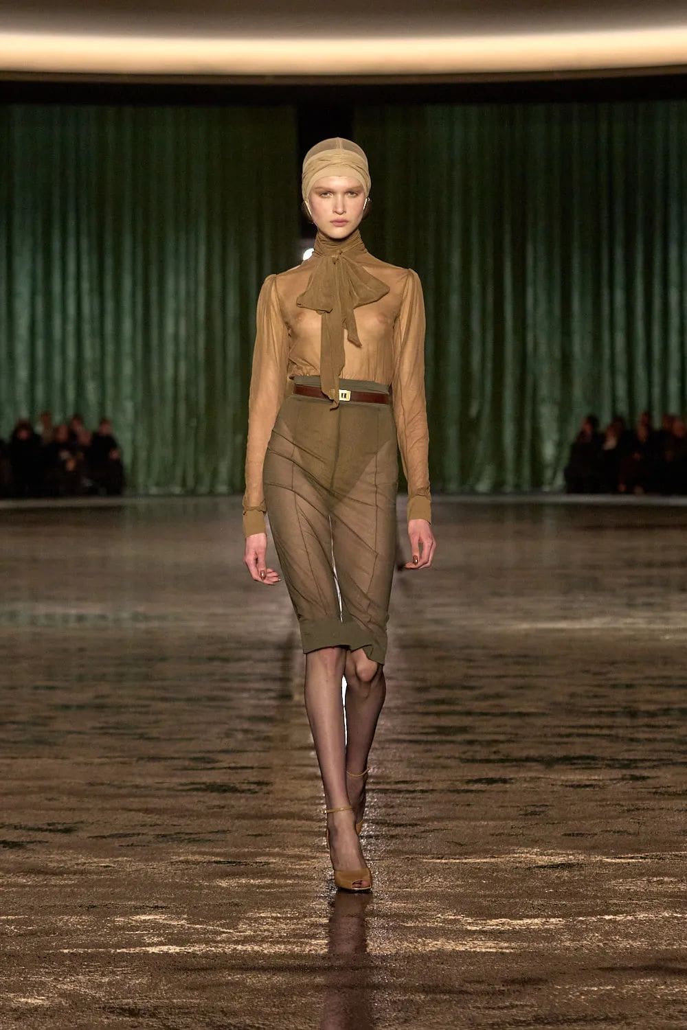 Saint Laurent Fall Winter 2024 2025 Runway Magazine (22)
