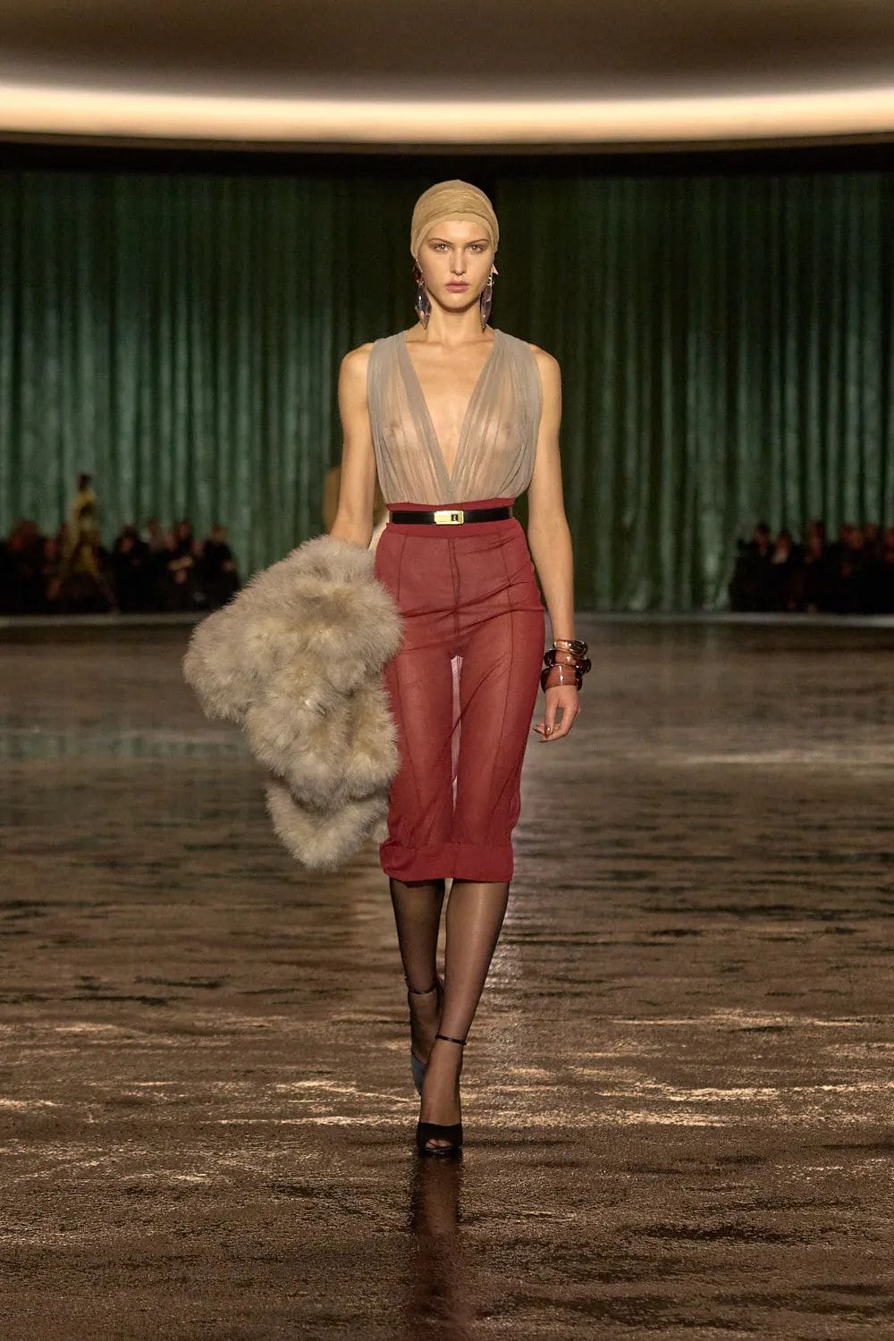 Saint Laurent Fall Winter 2024 2025 Runway Magazine (26)