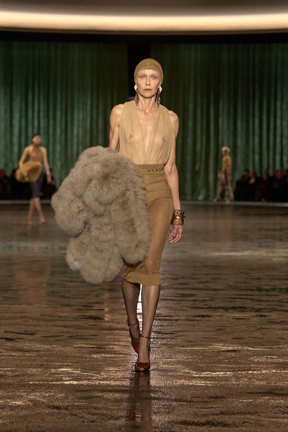 Saint Laurent Fall Winter 2024 2025 Runway Magazine (27)