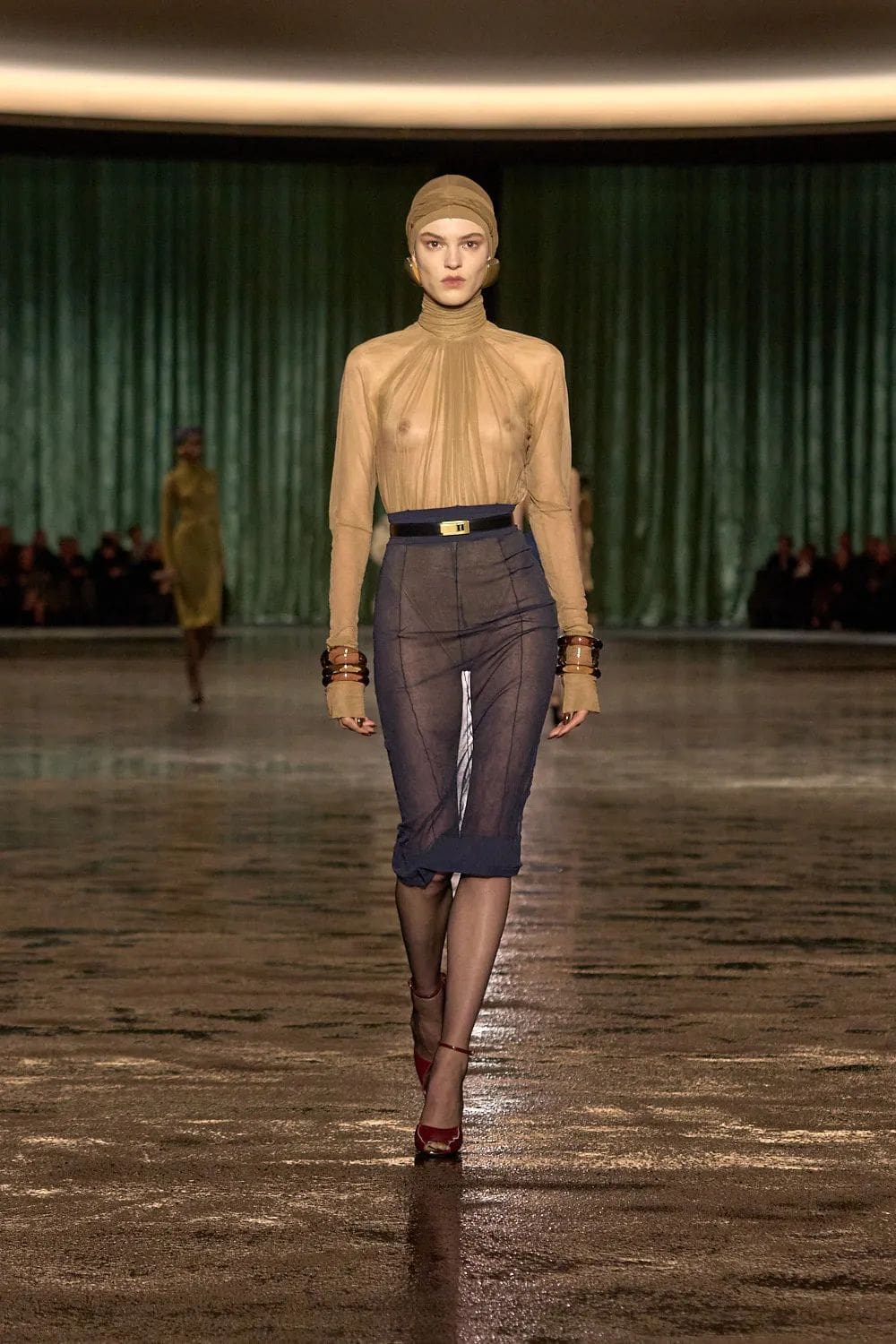 Saint Laurent Fall Winter 2024 2025 Runway Magazine (28)