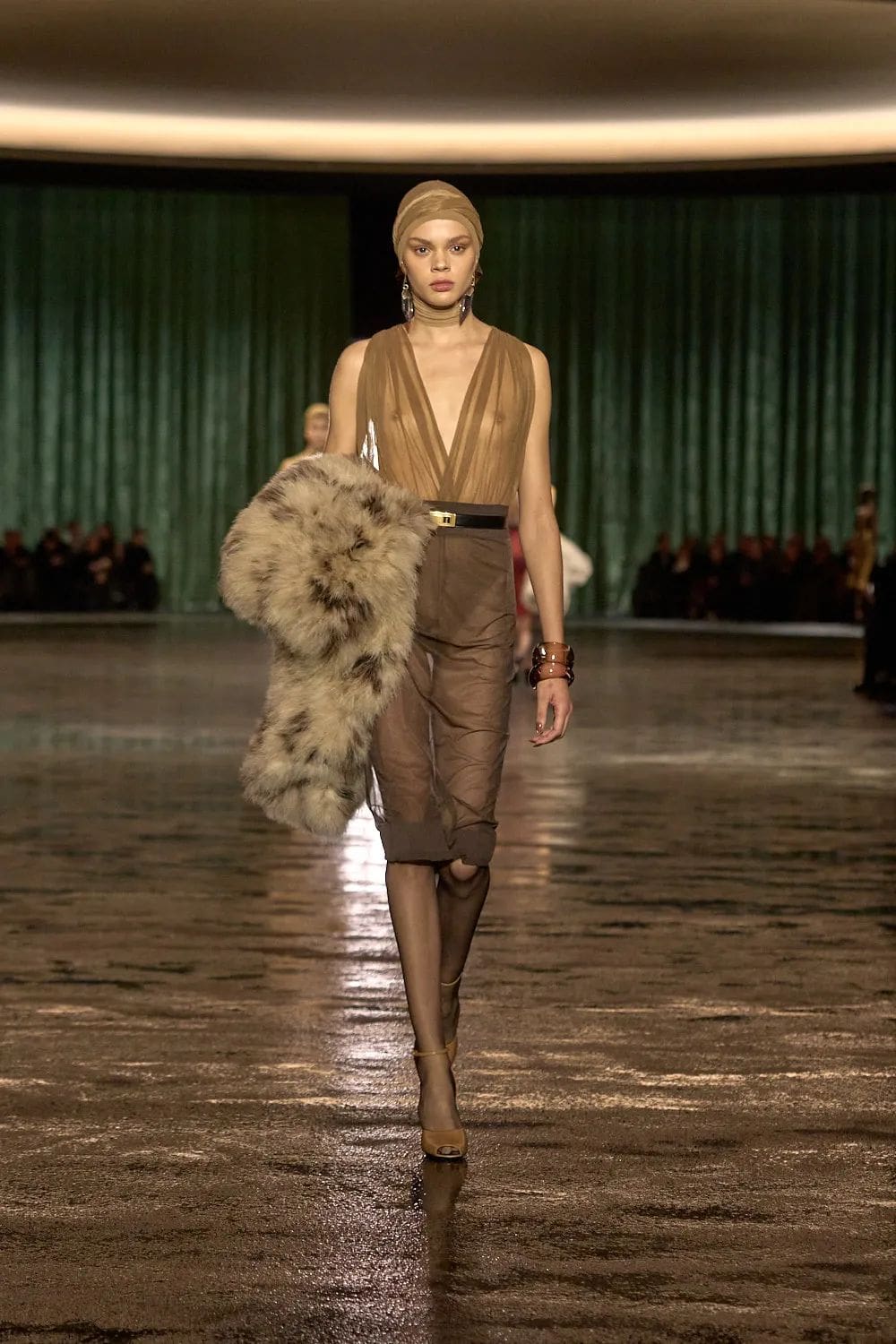 Saint Laurent Fall Winter 2024 2025 Runway Magazine (29)