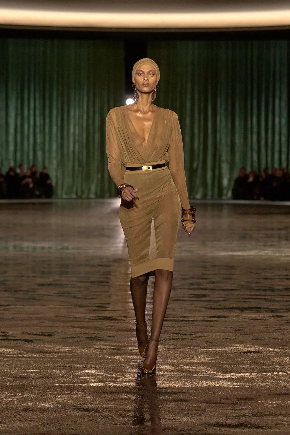 Saint Laurent Fall Winter 2024 2025 Runway Magazine (31)