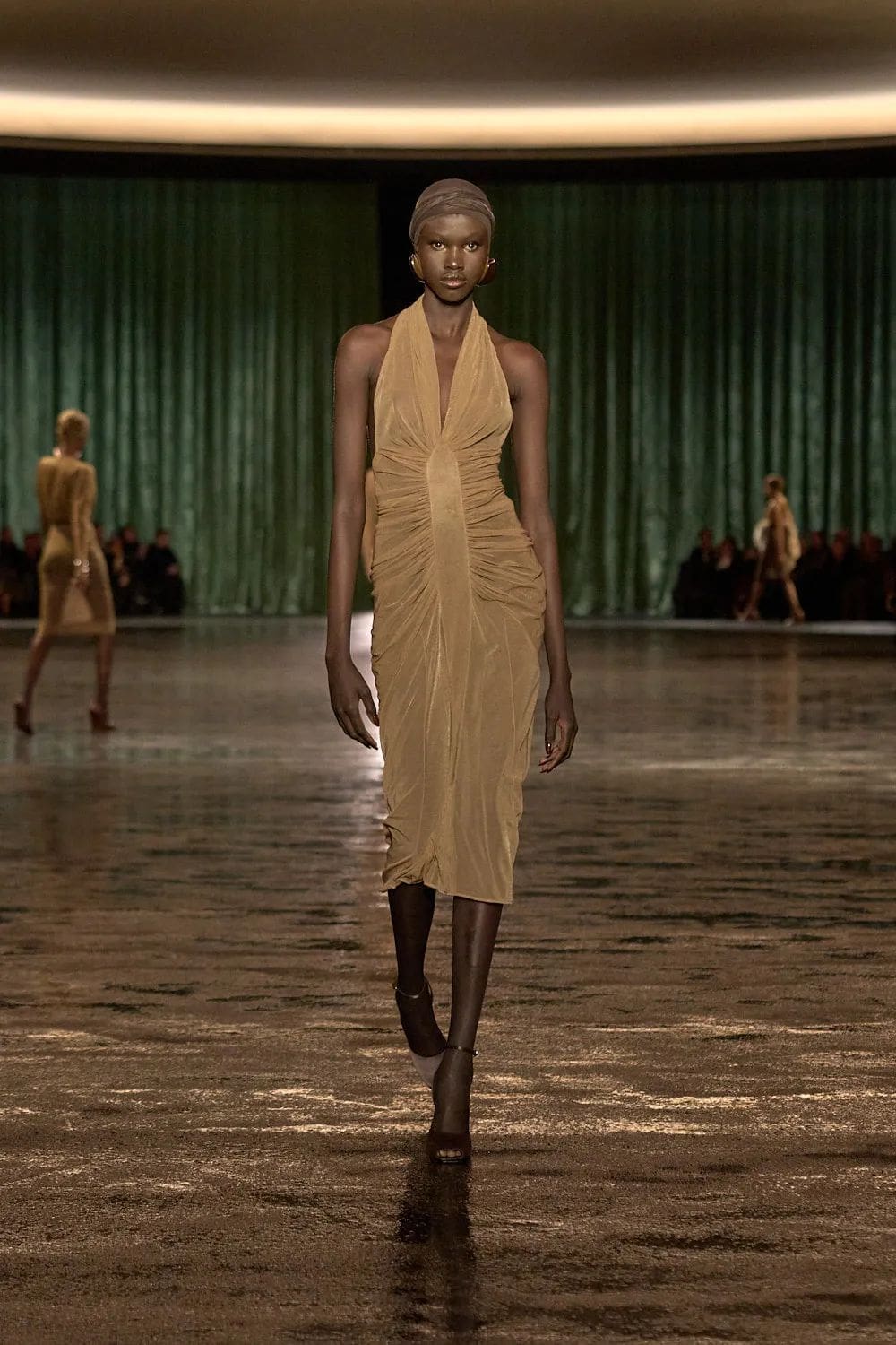 Saint Laurent Fall Winter 2024 2025 Runway Magazine (33)