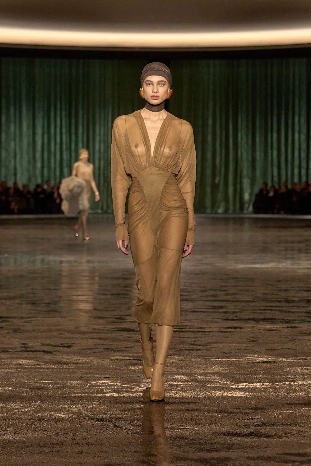 Saint Laurent Fall Winter 2024 2025 Runway Magazine (34)