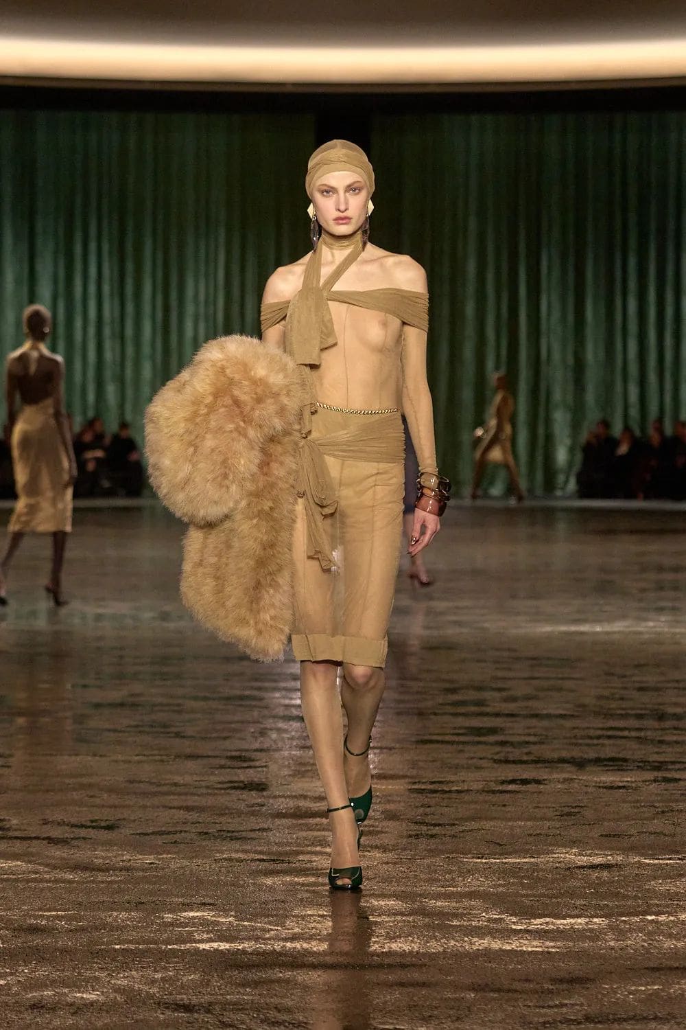 Saint Laurent Fall Winter 2024 2025 Runway Magazine (35)