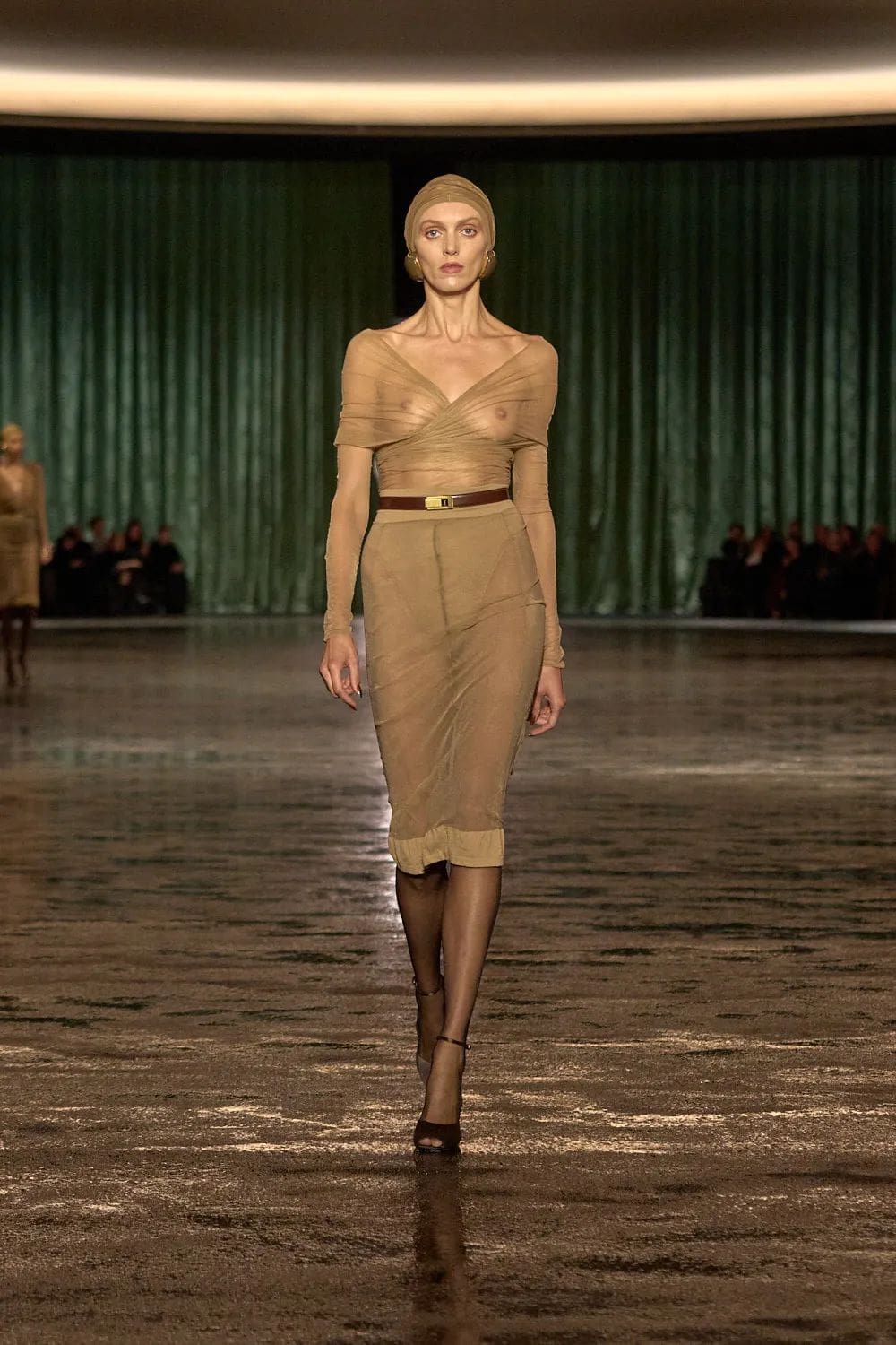 Saint Laurent Fall Winter 2024 2025 Runway Magazine (37)
