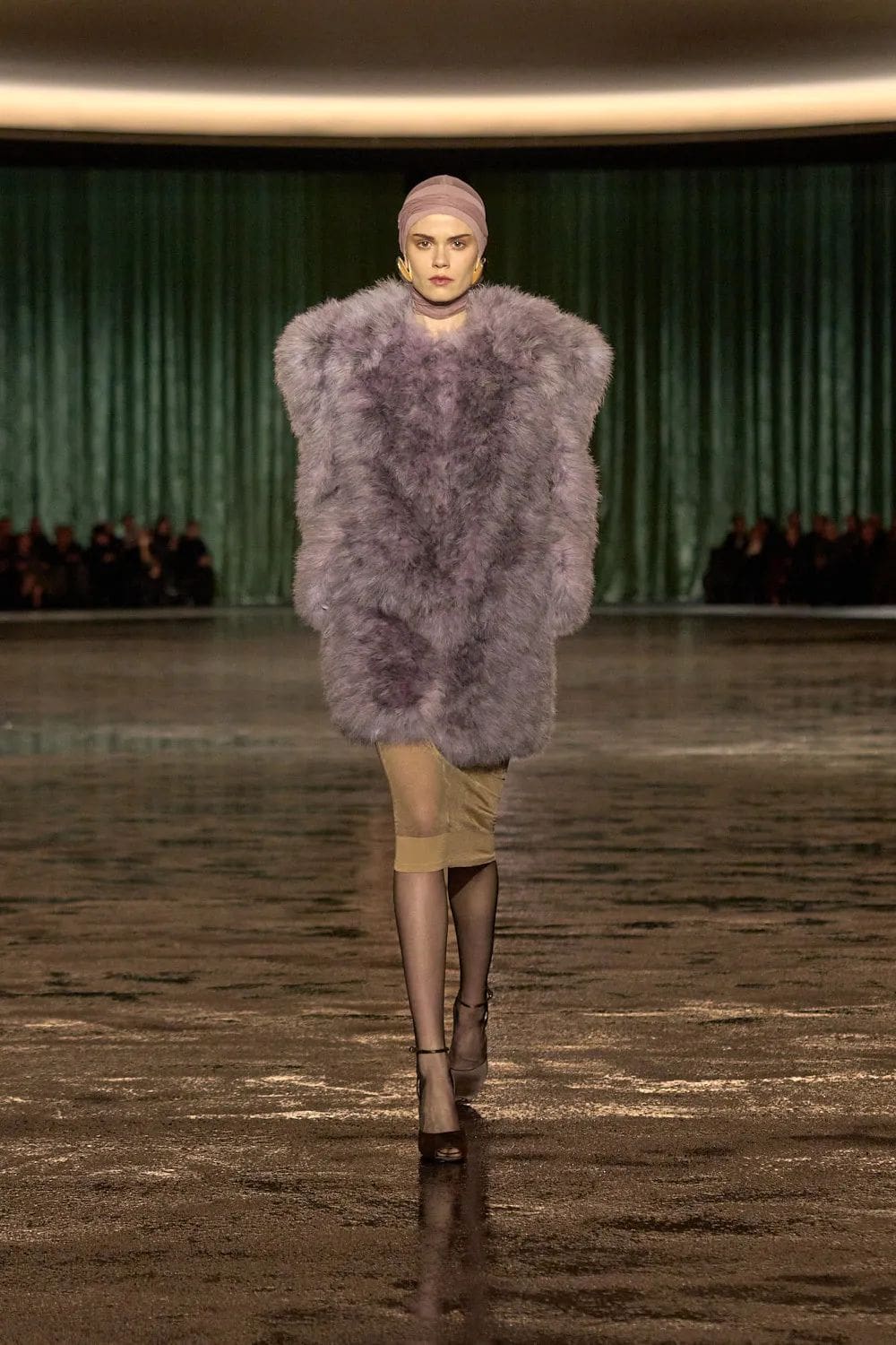 Saint Laurent Fall Winter 2024 2025 Runway Magazine (38)
