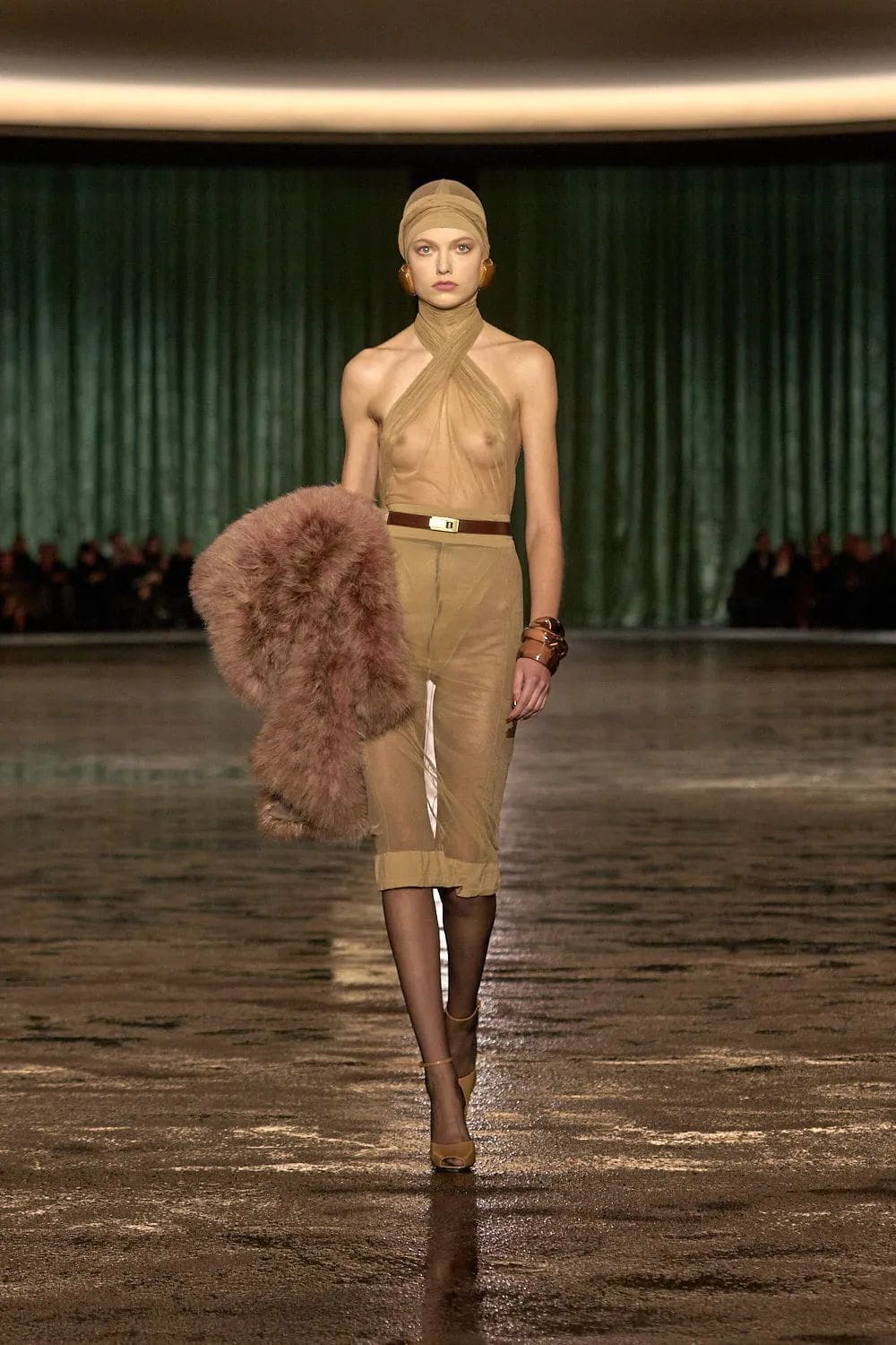 Saint Laurent Fall Winter 2024 2025 Runway Magazine (39)