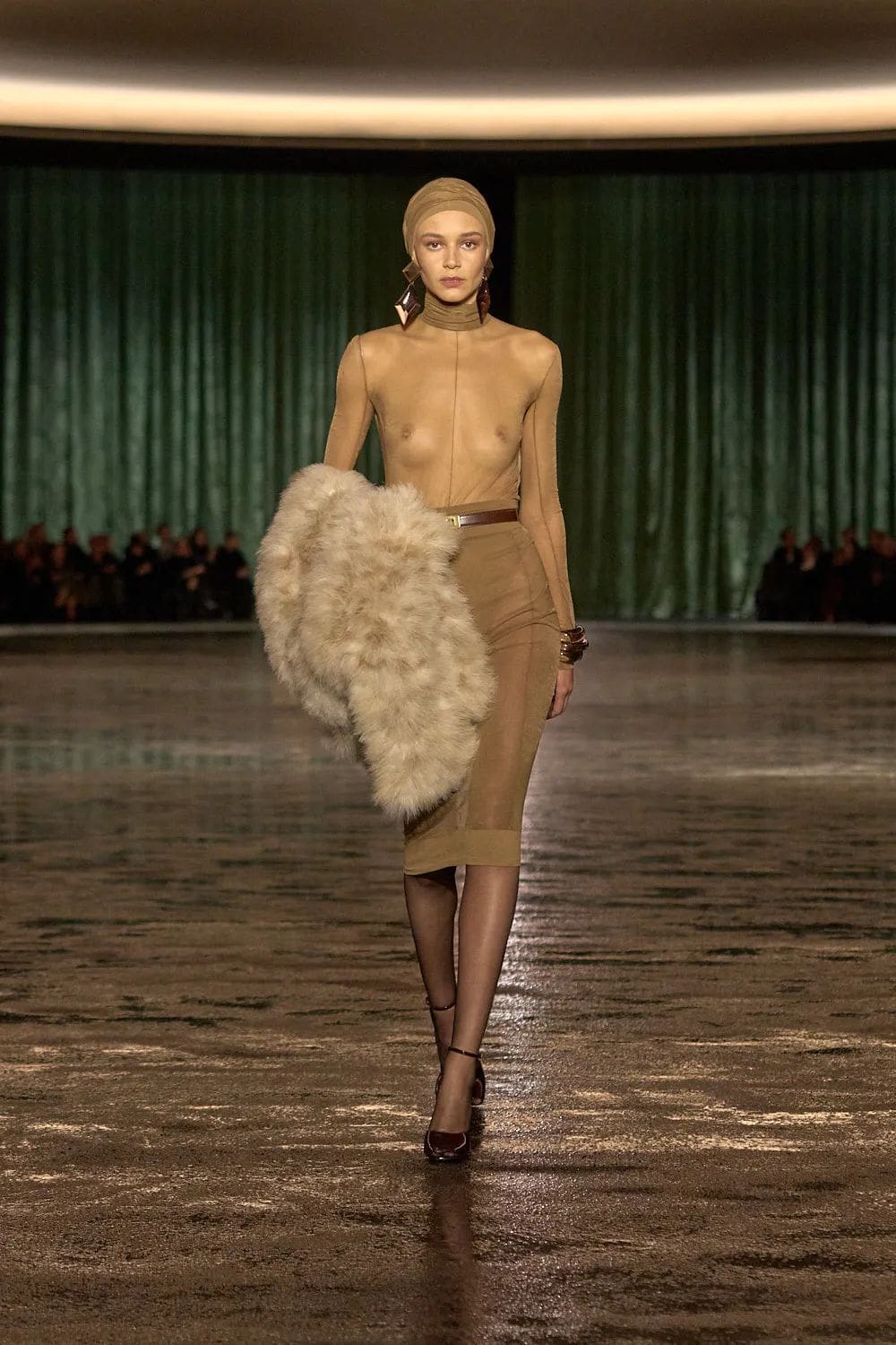 Saint Laurent Fall Winter 2024 2025 Runway Magazine (40)