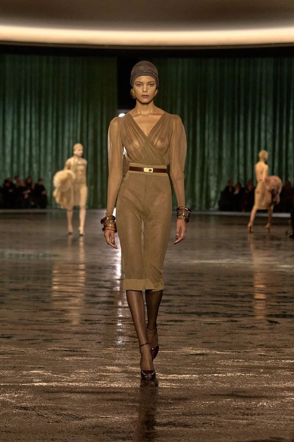 Saint Laurent Fall Winter 2024 2025 Runway Magazine (42)