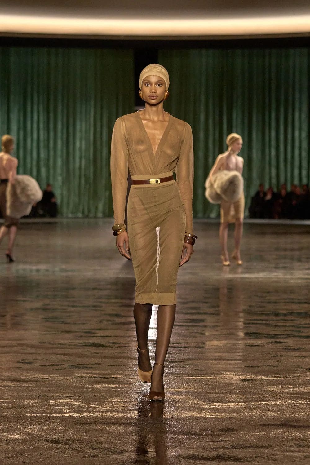 Saint Laurent Fall Winter 2024 2025 Runway Magazine (43)
