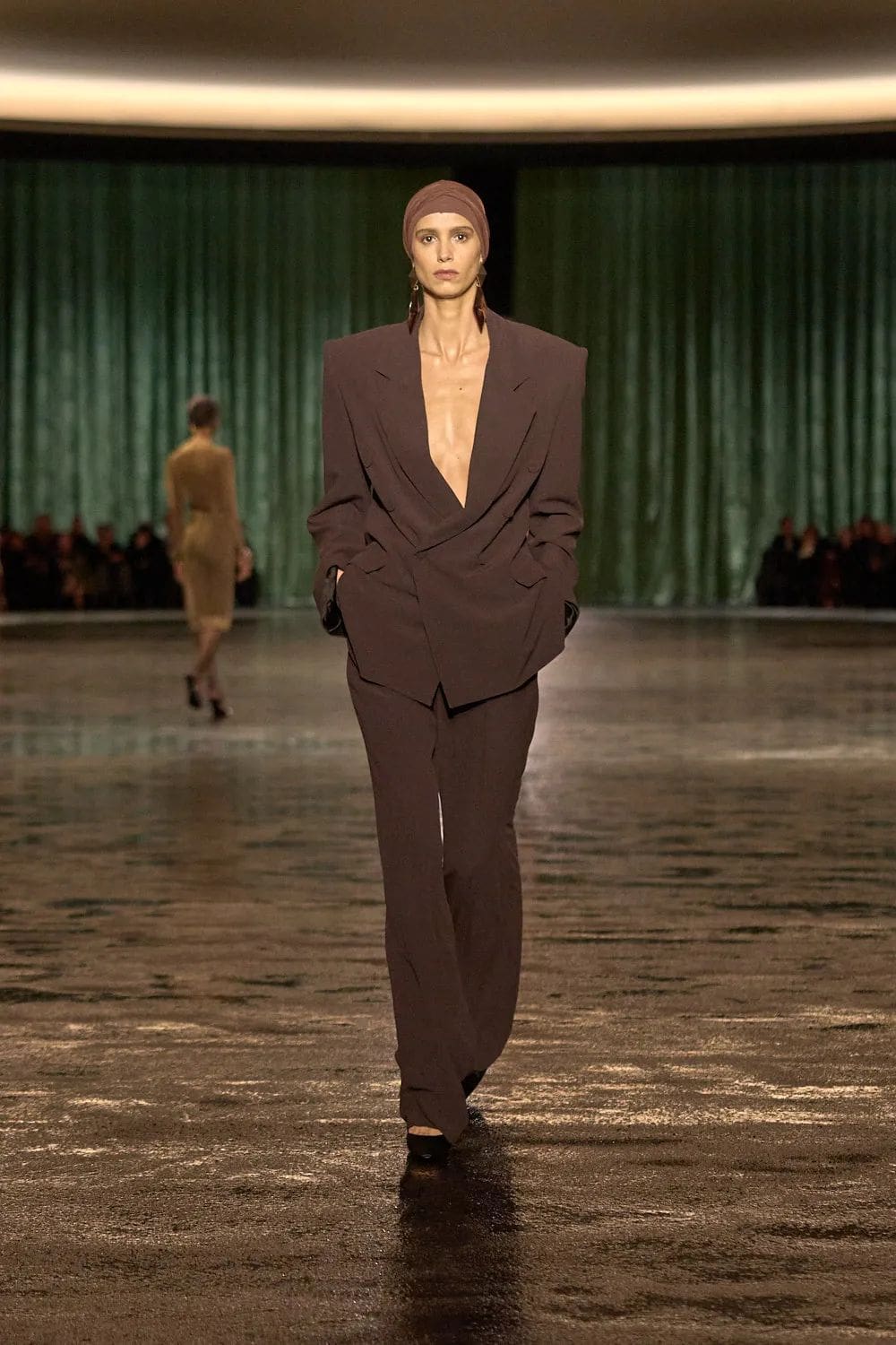 Saint Laurent Fall Winter 2024 2025 Runway Magazine (44)