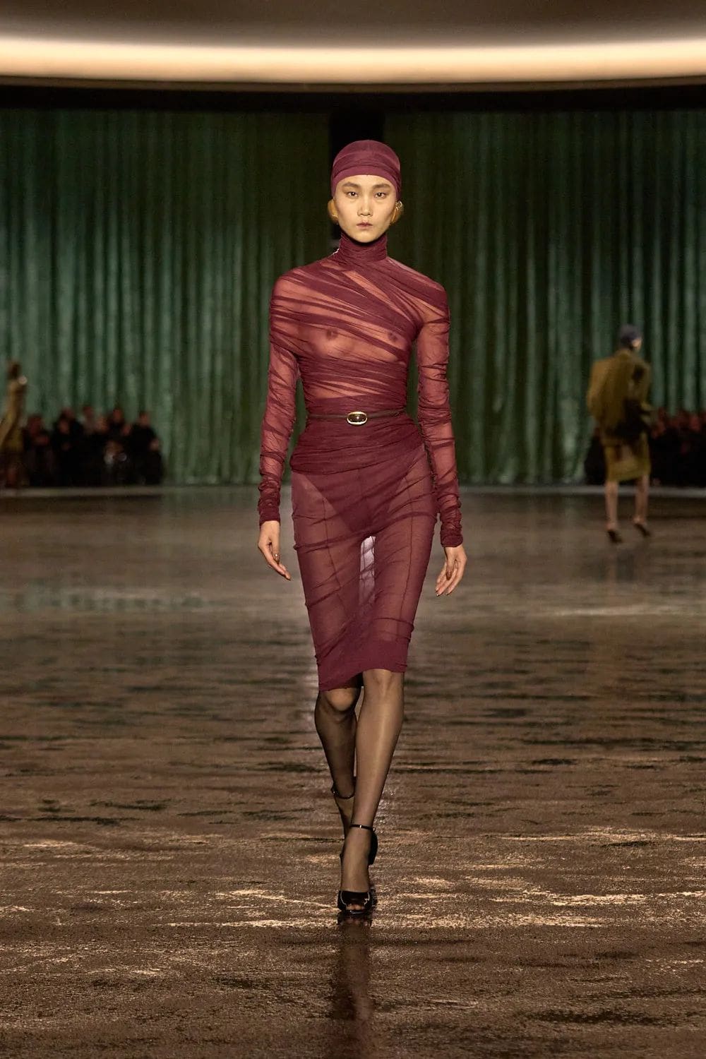 Saint Laurent Fall Winter 2024 2025 Runway Magazine (8)