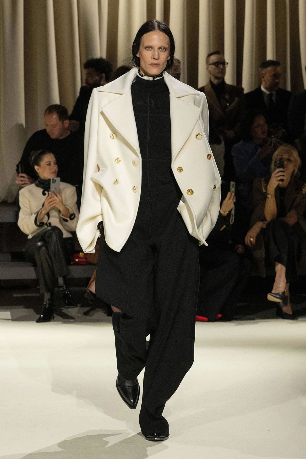 Chute de Schiaparelli 2024 2025 Runway Magazine (11)