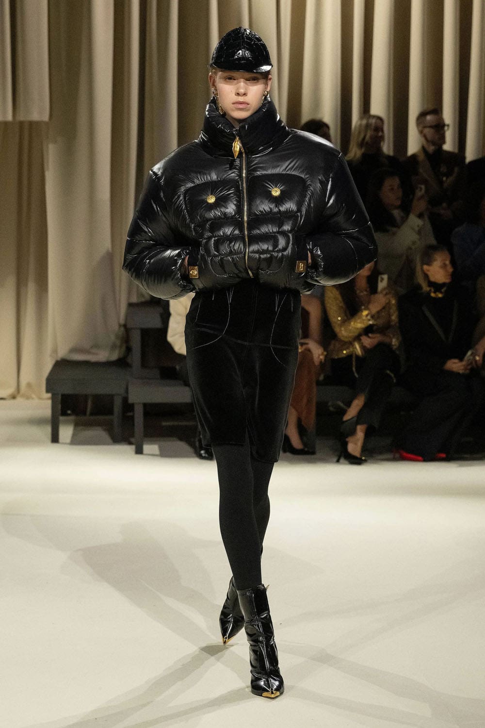 Chute de Schiaparelli 2024 2025 Runway Magazine (18)