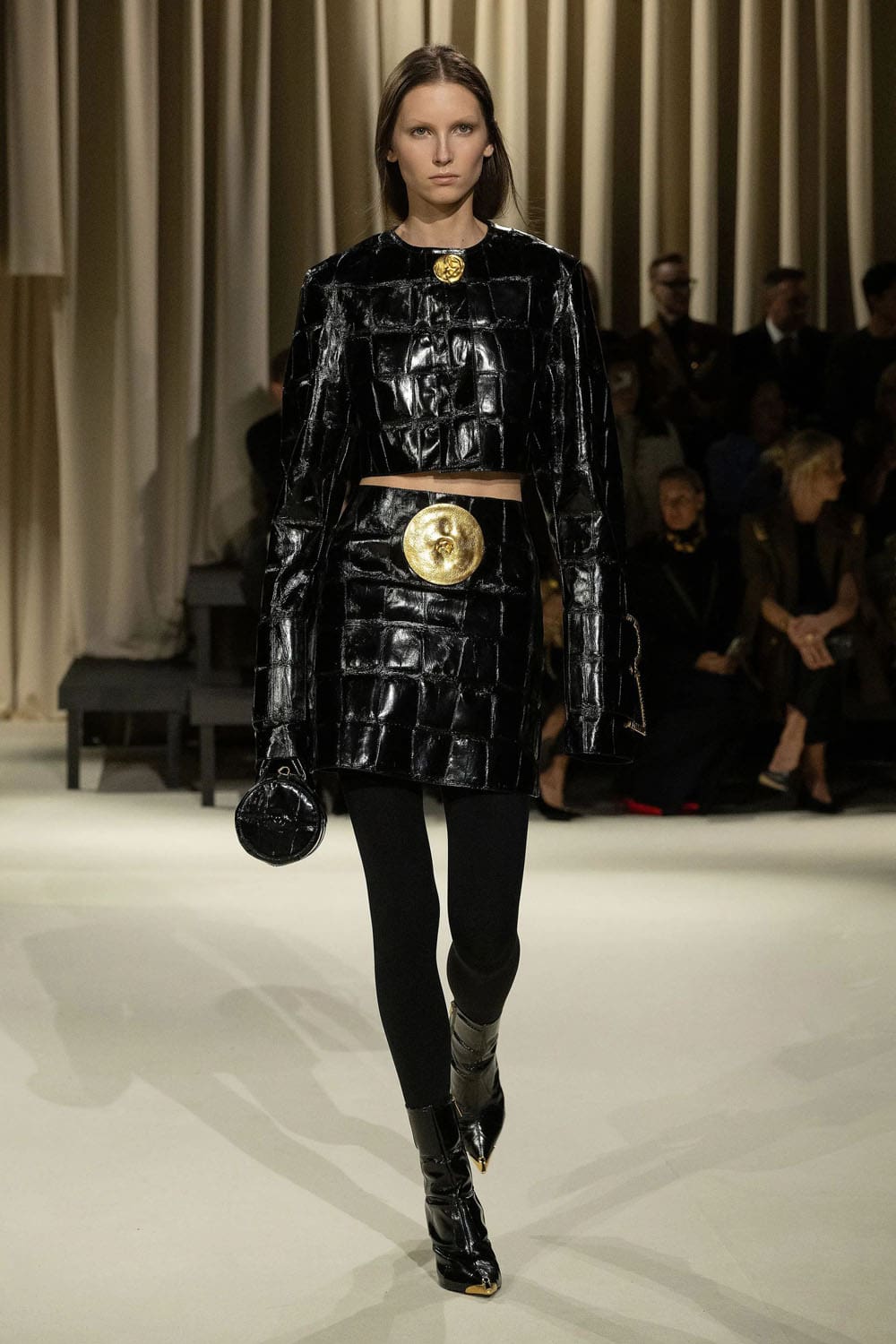 Chute de Schiaparelli 2024 2025 Runway Magazine (19)