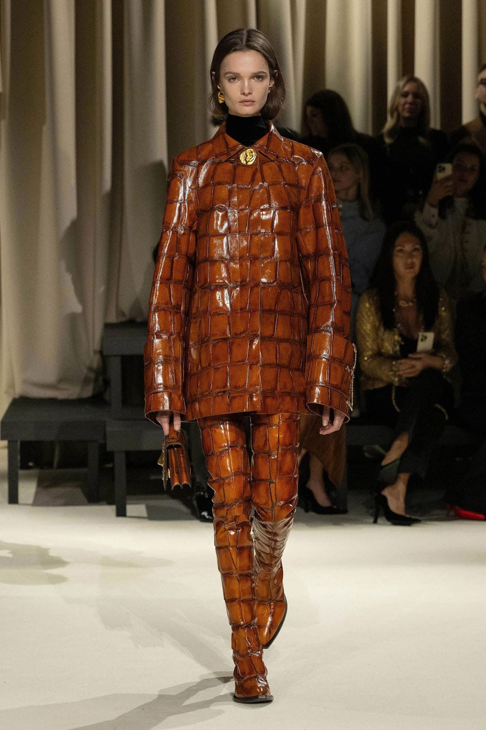 Chute de Schiaparelli 2024 2025 Runway Magazine (20)