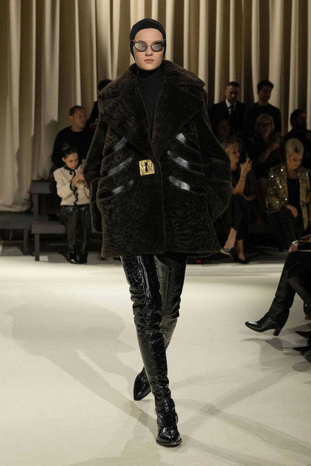 Chute de Schiaparelli 2024 2025 Runway Magazine (22)