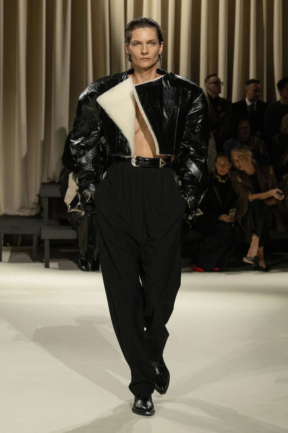 Chute de Schiaparelli 2024 2025 Runway Magazine (24)