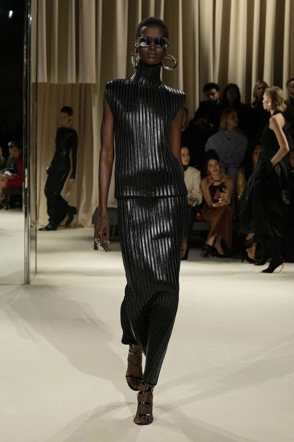 Chute de Schiaparelli 2024 2025 Runway Magazine (28)