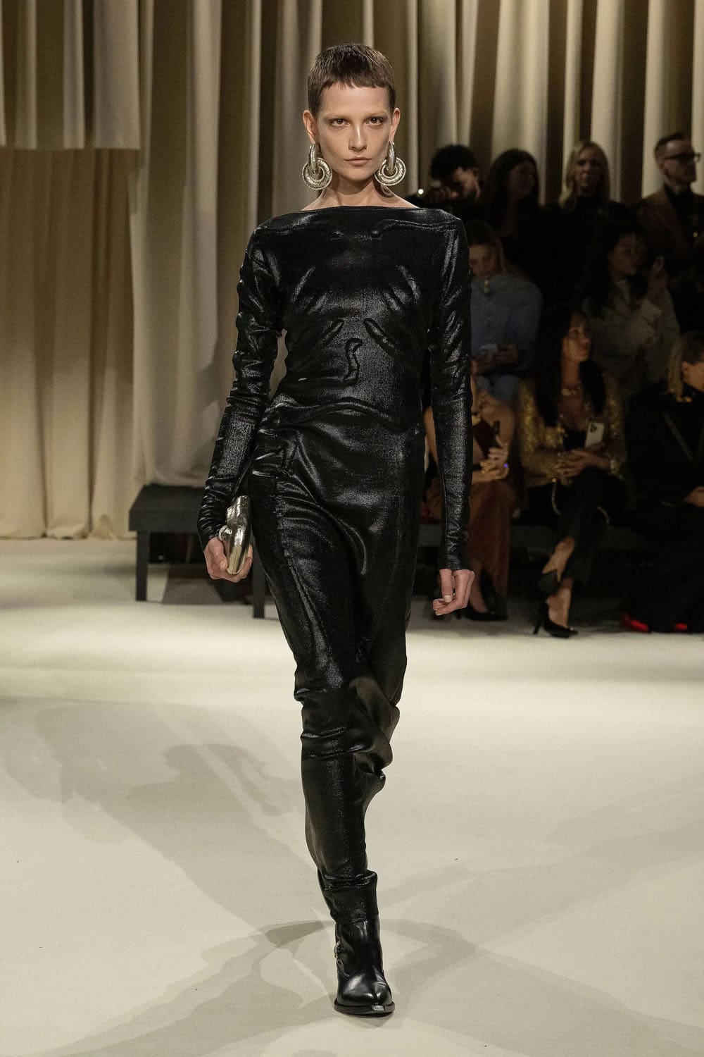 Chute de Schiaparelli 2024 2025 Runway Magazine (29)
