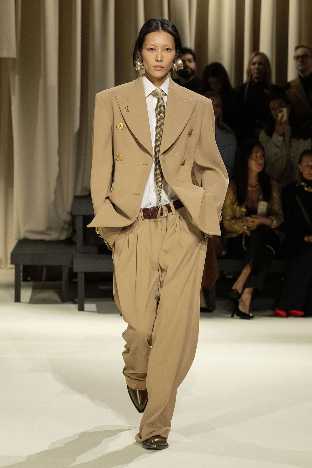 Chute de Schiaparelli 2024 2025 Runway Magazine (3)